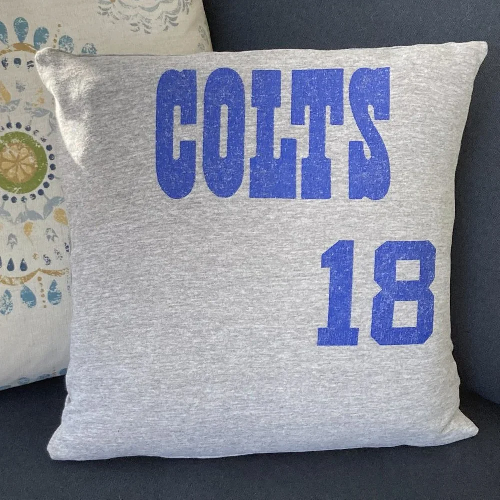 INDIANAPOLIS COLTS HANDMADE NFL 16x16 vintage t-shirt THROW PILLOW cover